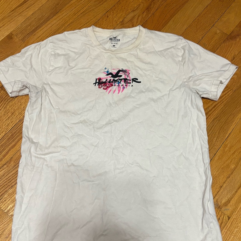Hollister men’s shirt with large logo on the back